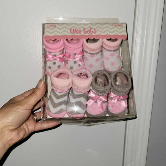 NWT Wee Tots 0-12 month Socks (4 pack) - Picture 2 of 4